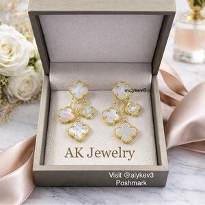 💎LUXURY CLOVER EARRINGS Gold & Iridescent White  Quatrefoil, 4 Graduated Motifs